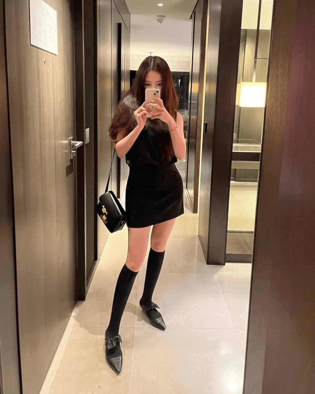 美腿玉足诱惑,黑丝大长腿顶不住_朴孝敏_t-ara_女神