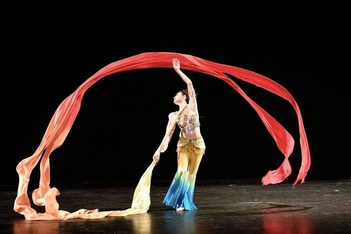 "大美不言"中国古典舞专场演出惊艳亮相布加勒斯特
