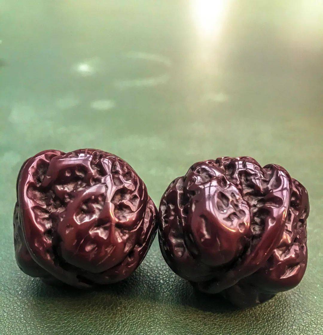 蛤蟆头盘出镜子面的效果,只因他用了这个办法!_武盘_核桃_文玩