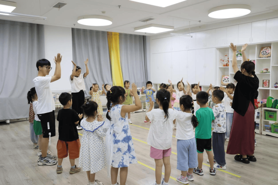 龙珠直播：香港免费资料最准一码-中公教育：富了老板，苦了学员