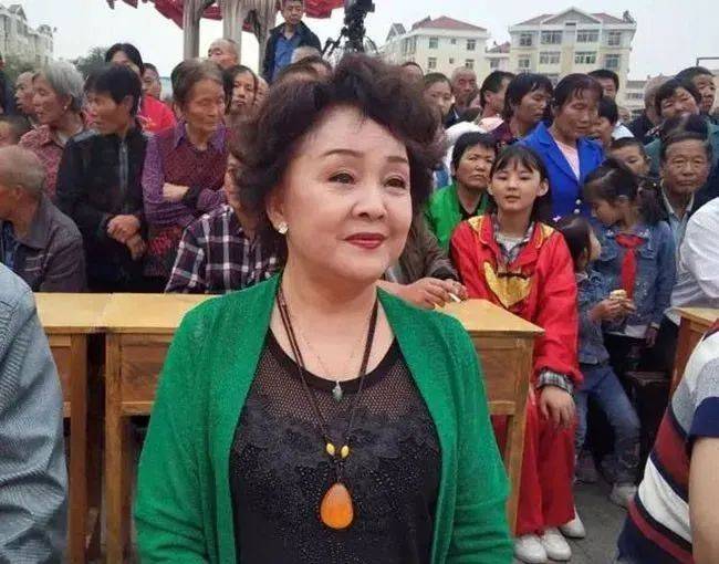 之前有人称陕西广电著名主持人陈爱美老师为"秦腔红娘",我想"秦腔红娘