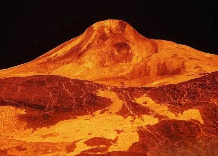 马克士威山,金星上最壮观的山脉之一,其高度达到了惊人的11公里,比