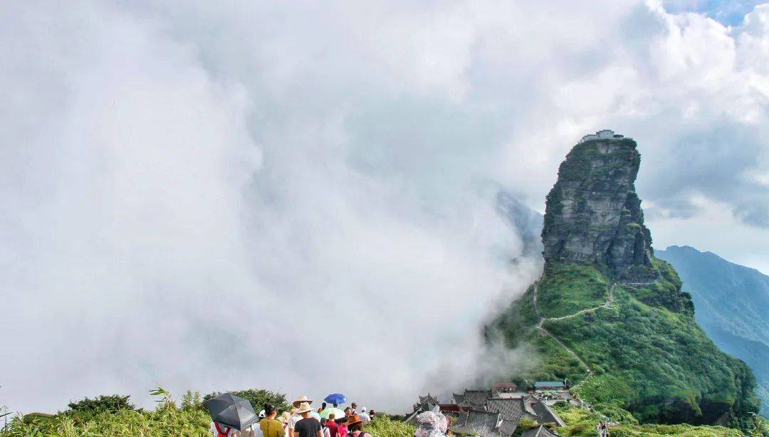 摄影:王雪峰原始洪荒是梵净山的景观特征,全境山势雄伟,层峦叠嶂,溪流