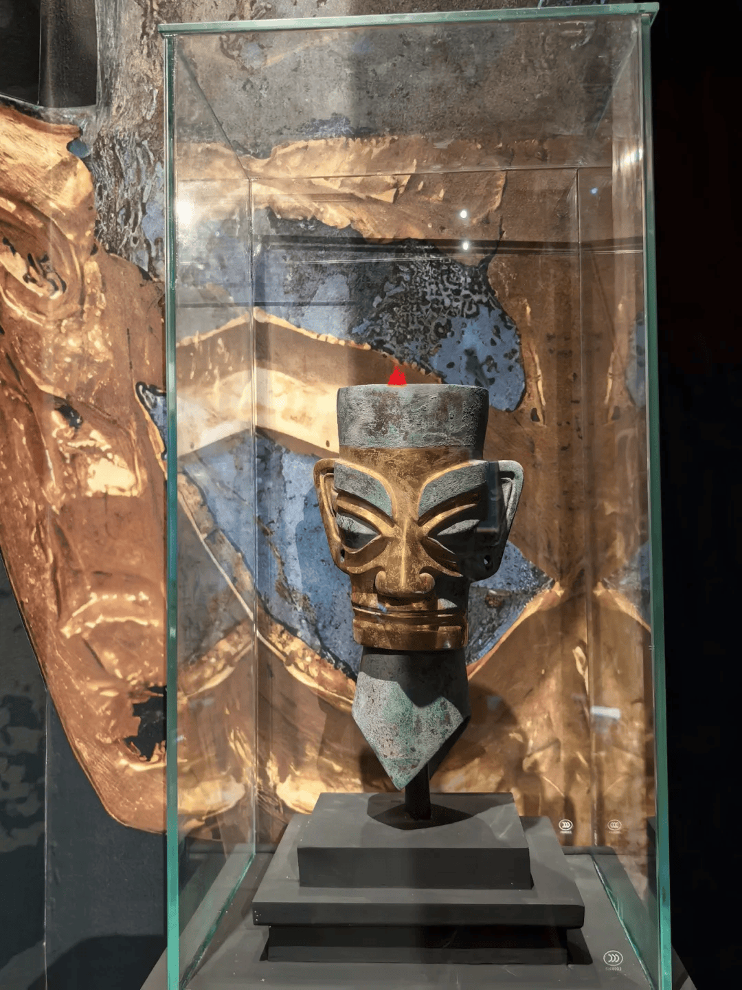 "一眼" 穿越3000年!三星堆光影展登陆重庆