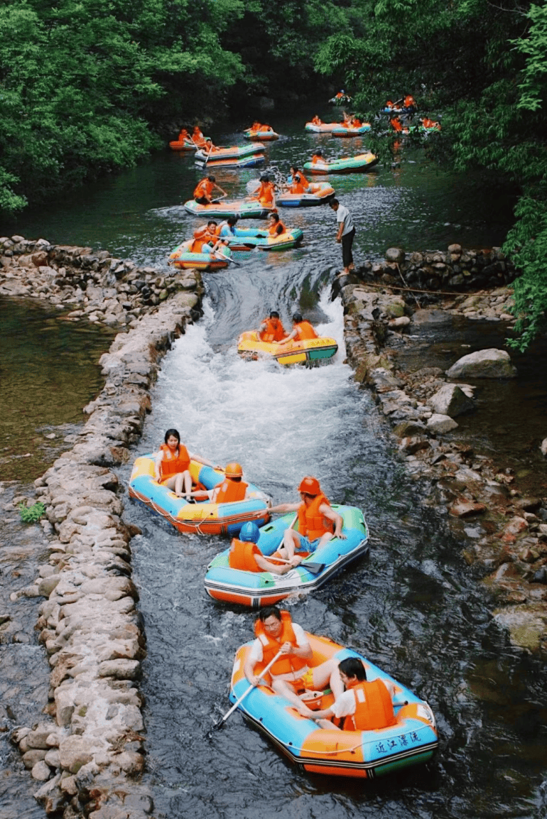 广安广安白龙峡漂流图片