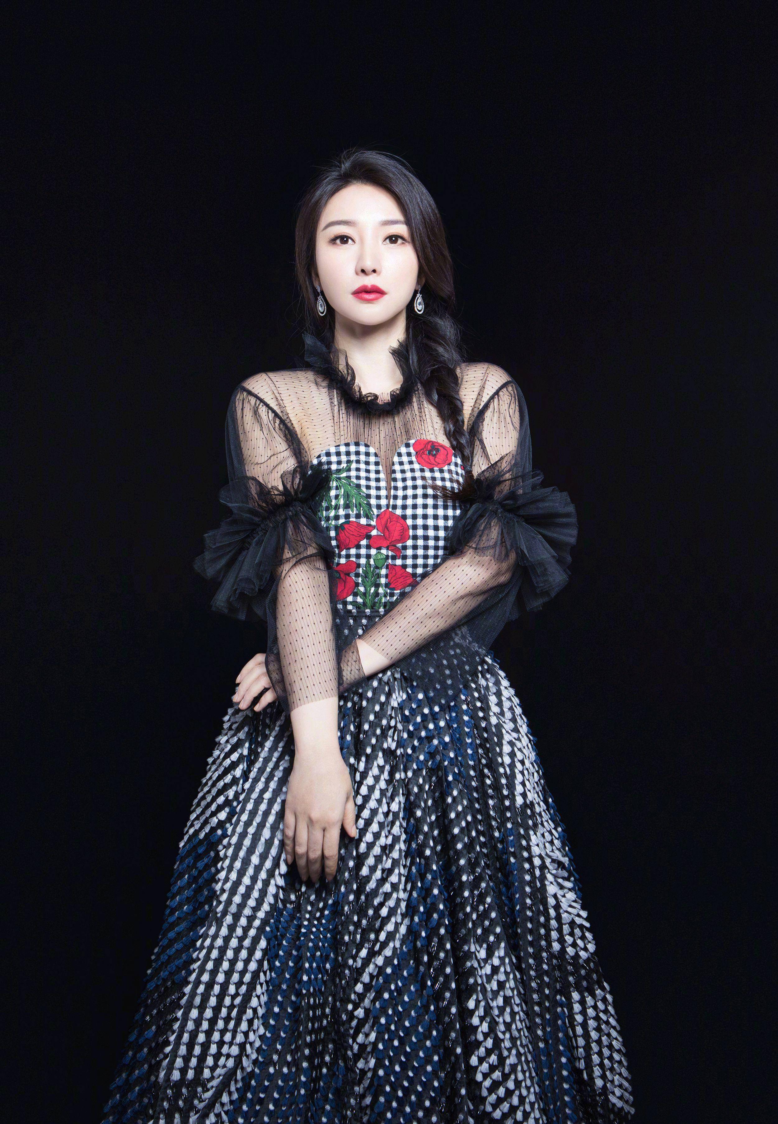 43岁柳岩不幸确诊肿瘤!手术3个月后复发,女神光鲜的背后是无奈