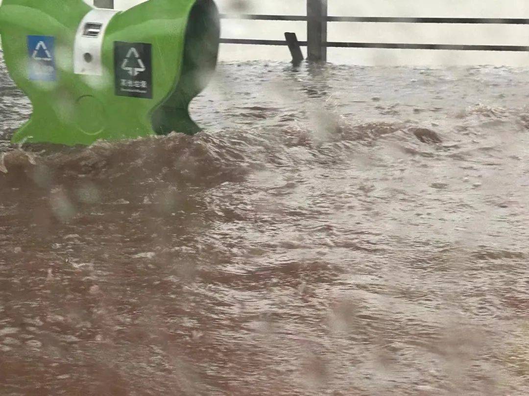 暴雨来袭!今天下午,内江城区经受严峻考验