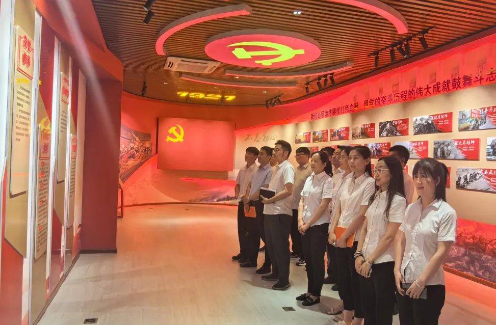 蒋庄煤矿团委开展"重温红色经典 凝聚青春力量"主题团日活动