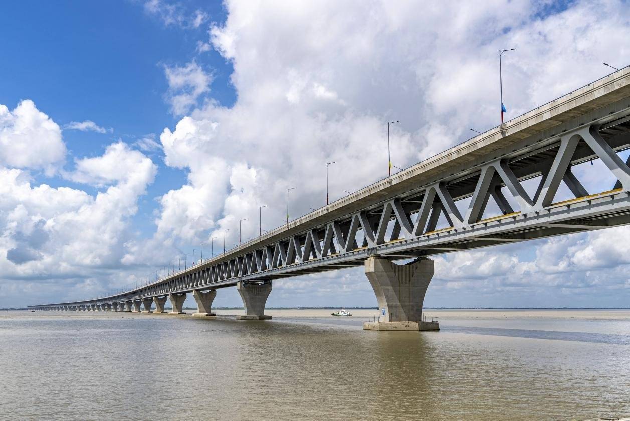 这是中国企业承建的孟加拉国帕德玛大桥(资料图)总台中国之声记者:这