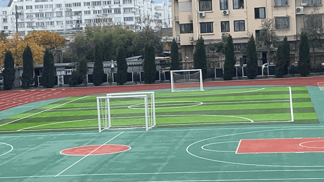 学校名称:瑞安市锦湖实验小学学校地址:瑞安市福泉东路18号开放场地