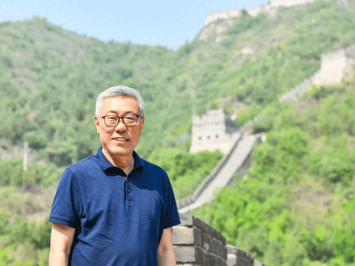 图为中国长城学会副会长董耀会.