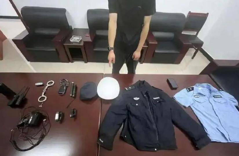 奇葩追梦人!内蒙古男子派出所前冒充警察,上演现实版白日梦