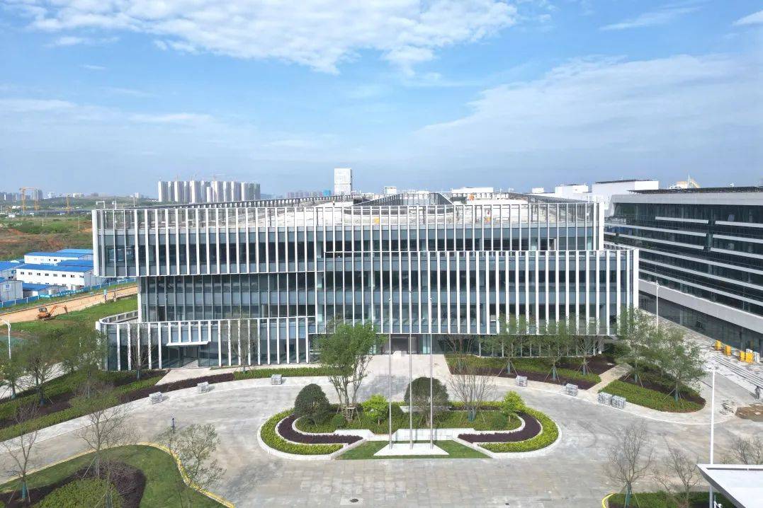 中建三局一公司武汉光迅项目竣工