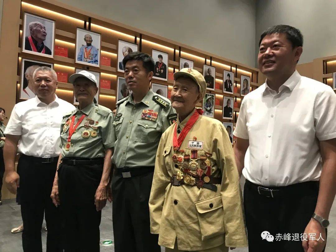 通过查阅资料,走访老战士老同志等方式挖掘整理红色故事385篇,编印成