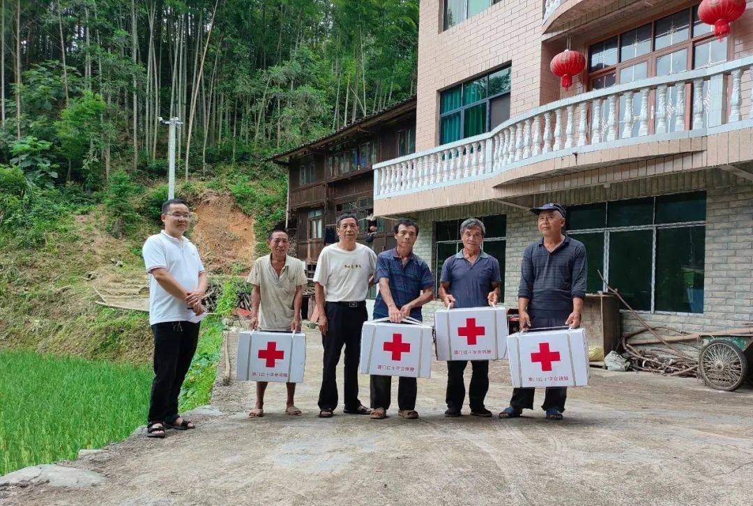 石洞镇:爱心捐赠,情暖群众