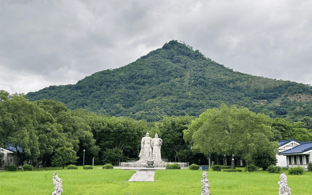 将军山,古名云霄山,位于漳州市云霄县城西侧,海拔426米