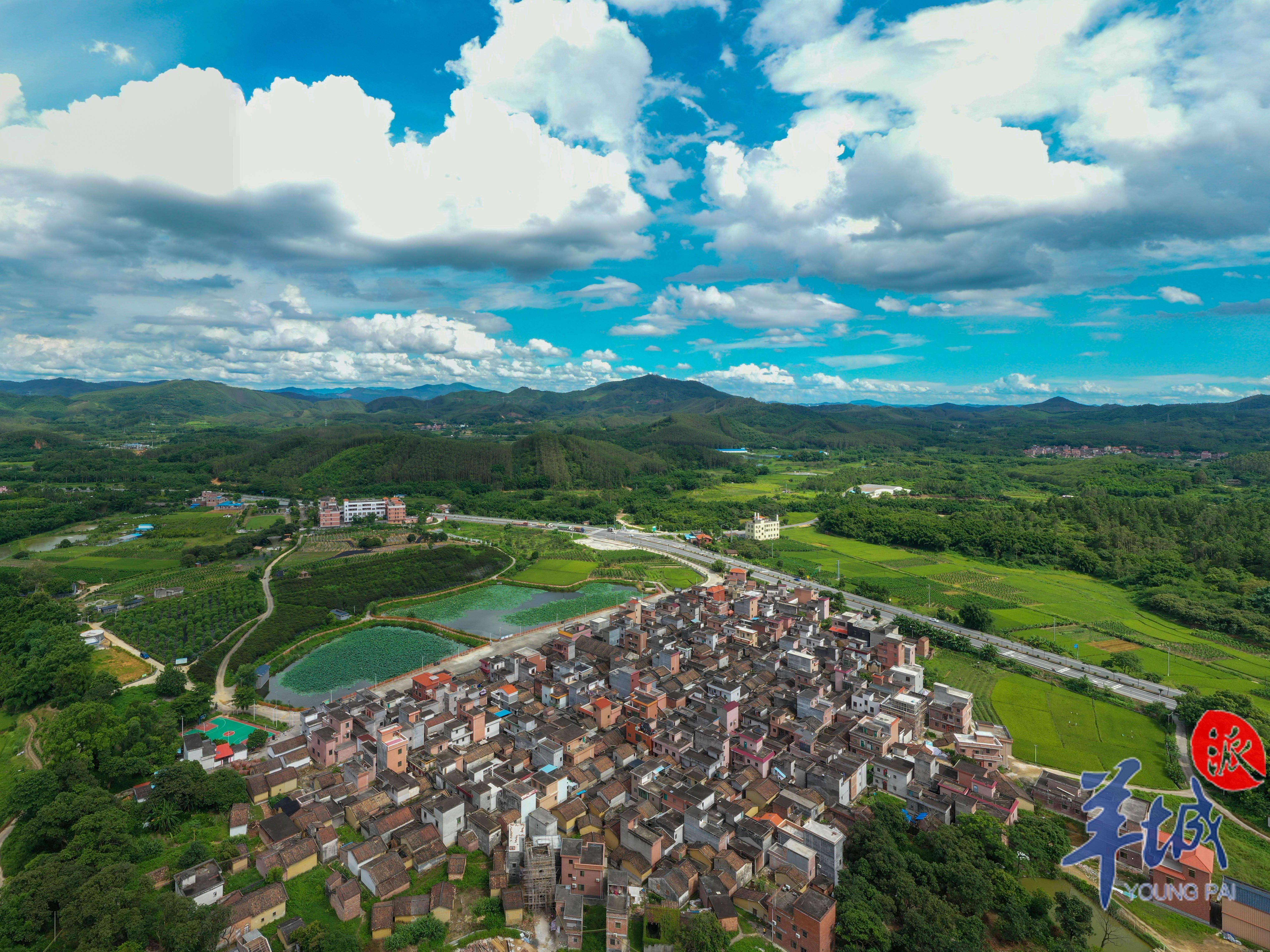 岭南统计文化林坐落在佛山第二峰老香山脚下,高明的母亲河沧江在旁