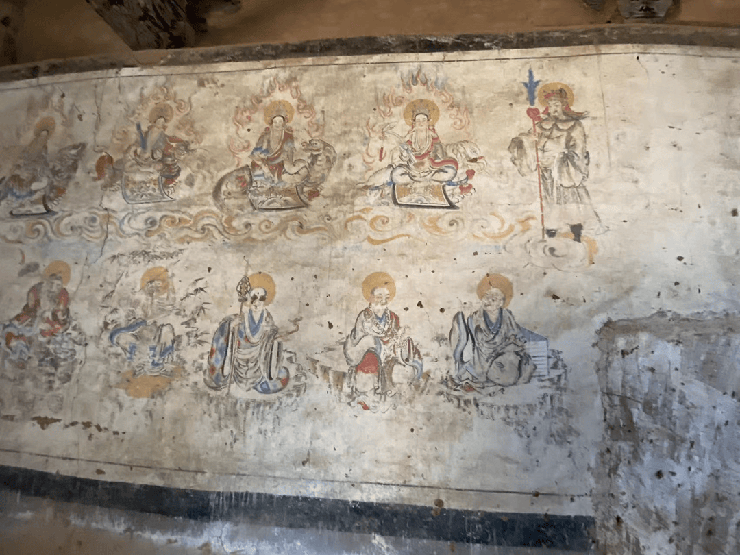 主要建筑包括观音殿,大雄宝殿,两侧为东西配殿,东为十殿阎罗殿,西为八