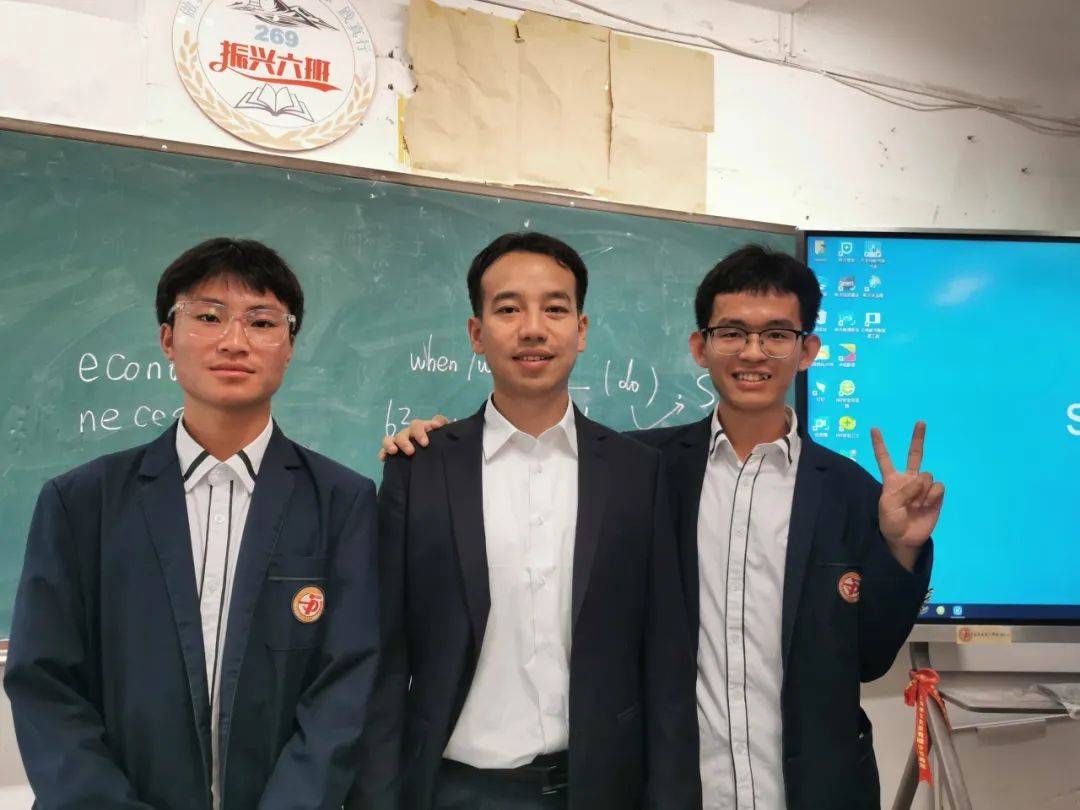 永平一中原是大理州高考成绩靠后的高中,在复旦大学多年来的教育帮扶