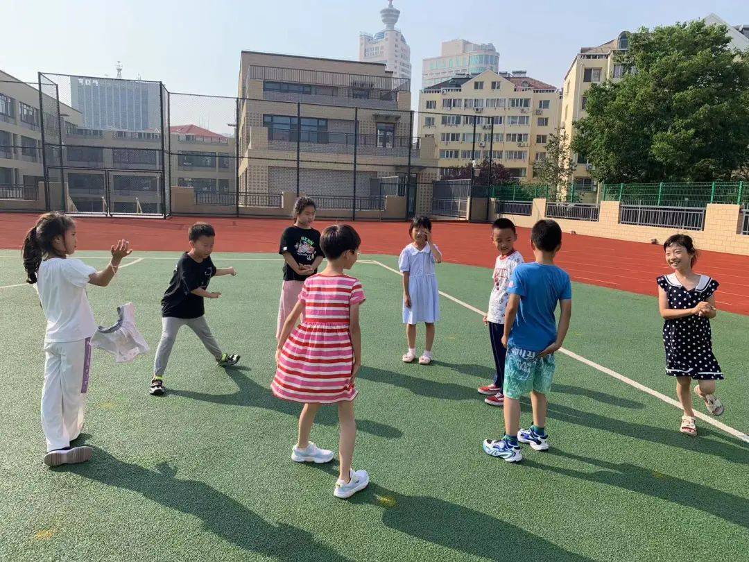 青岛澳门路小学青岛金门路小学普惠暑期托管以看护为主,坚持"五育并举