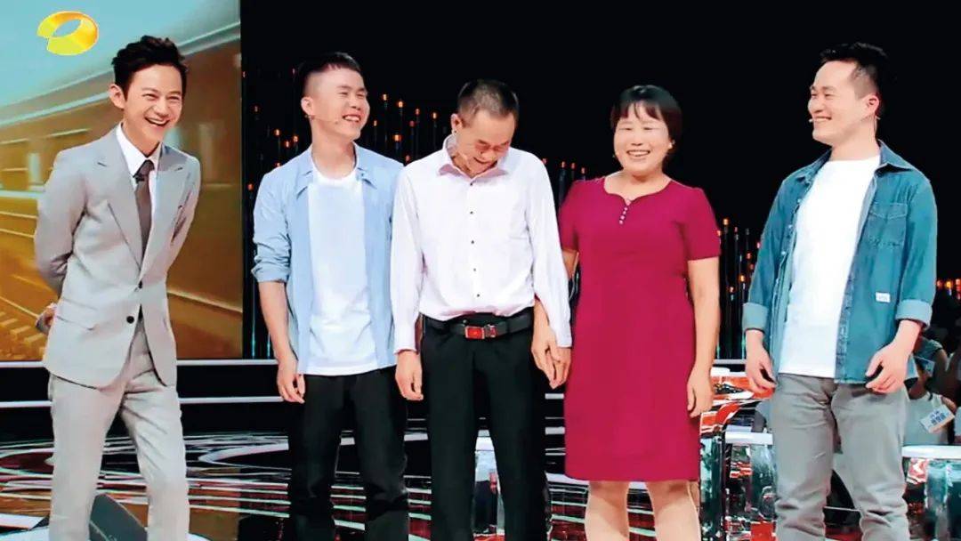 首位在哈佛毕业典礼演讲的中国人_何江_大学_世界