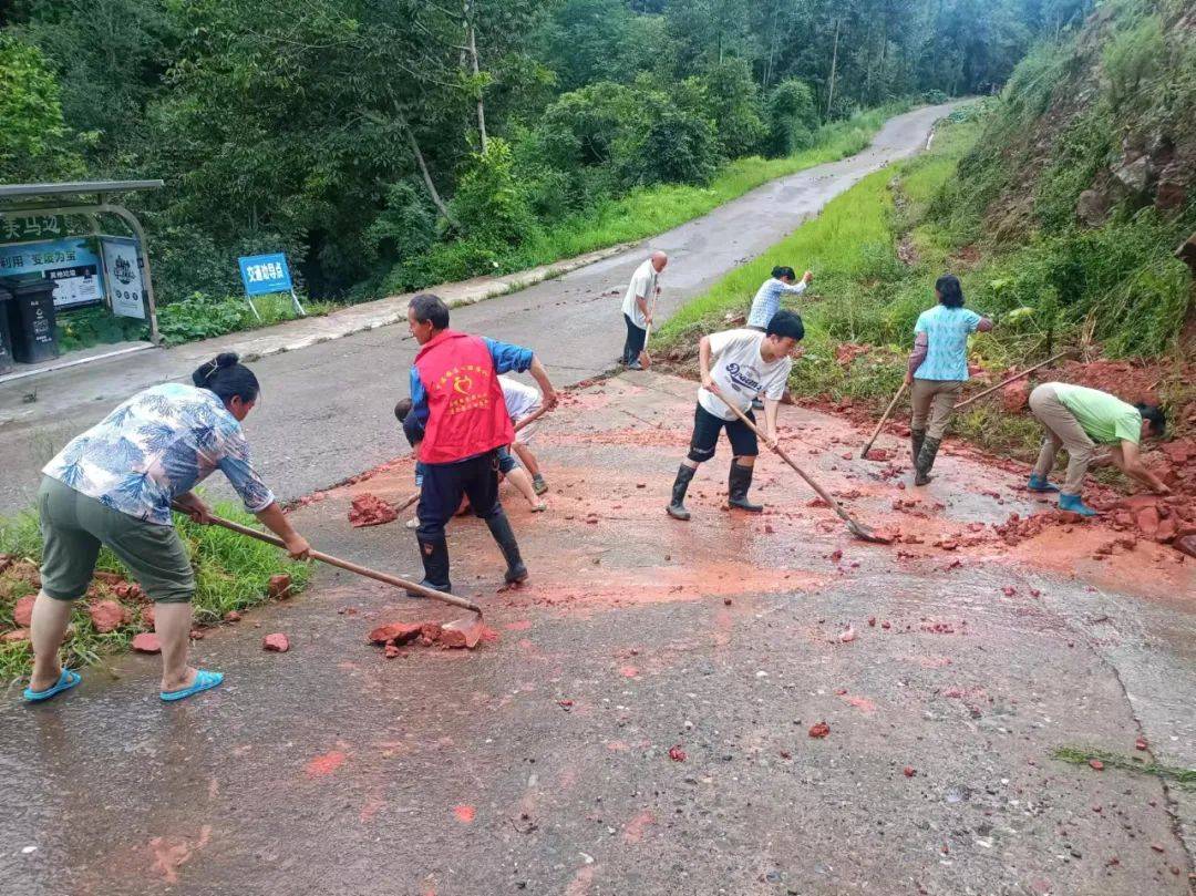 马边全力以赴开展抗洪救灾工作_道路_群众_荣丁镇
