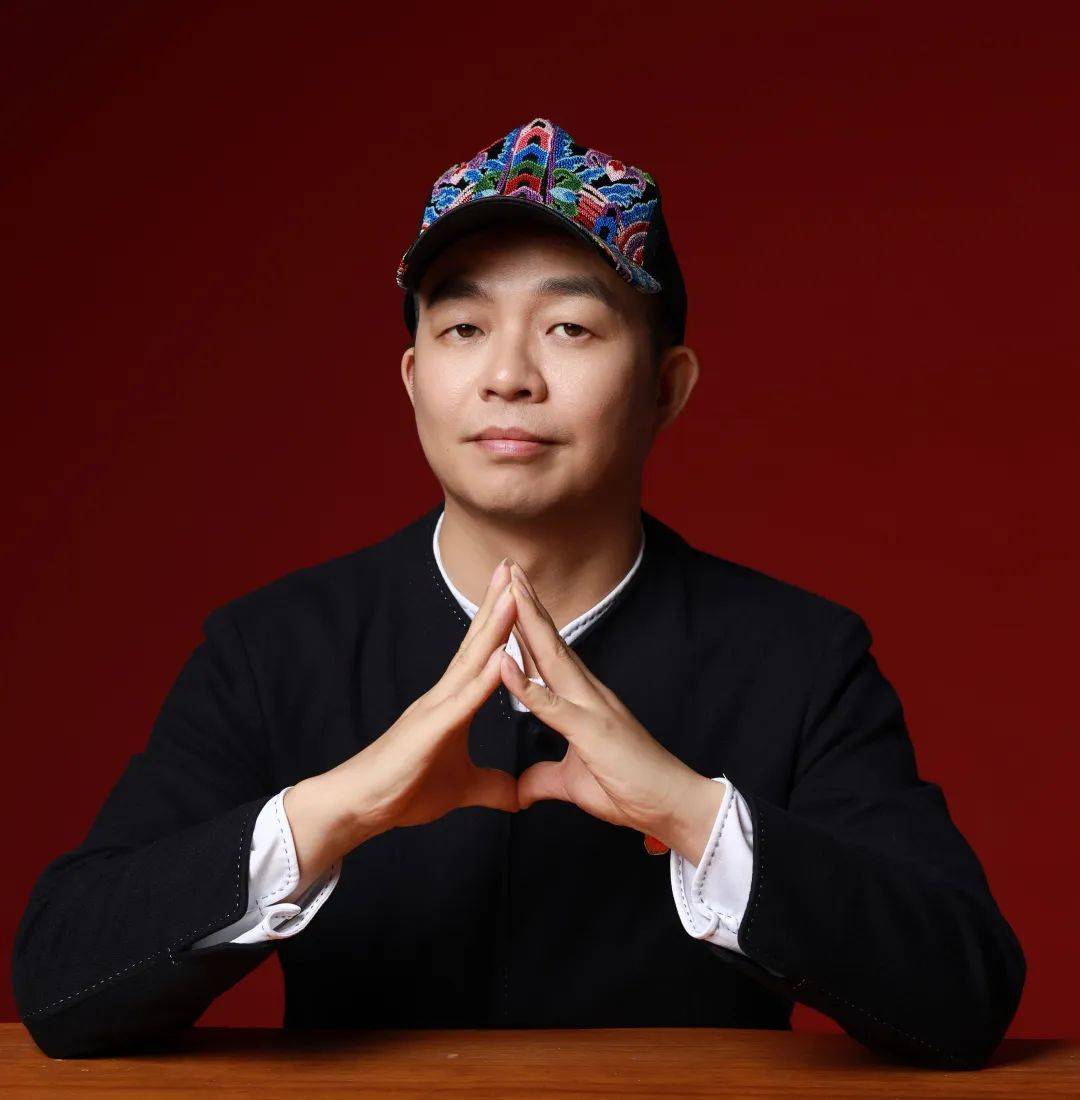 jpeg"> /p>  p> strong>大师简介: /strong> /p>  p>王新元,首届传统