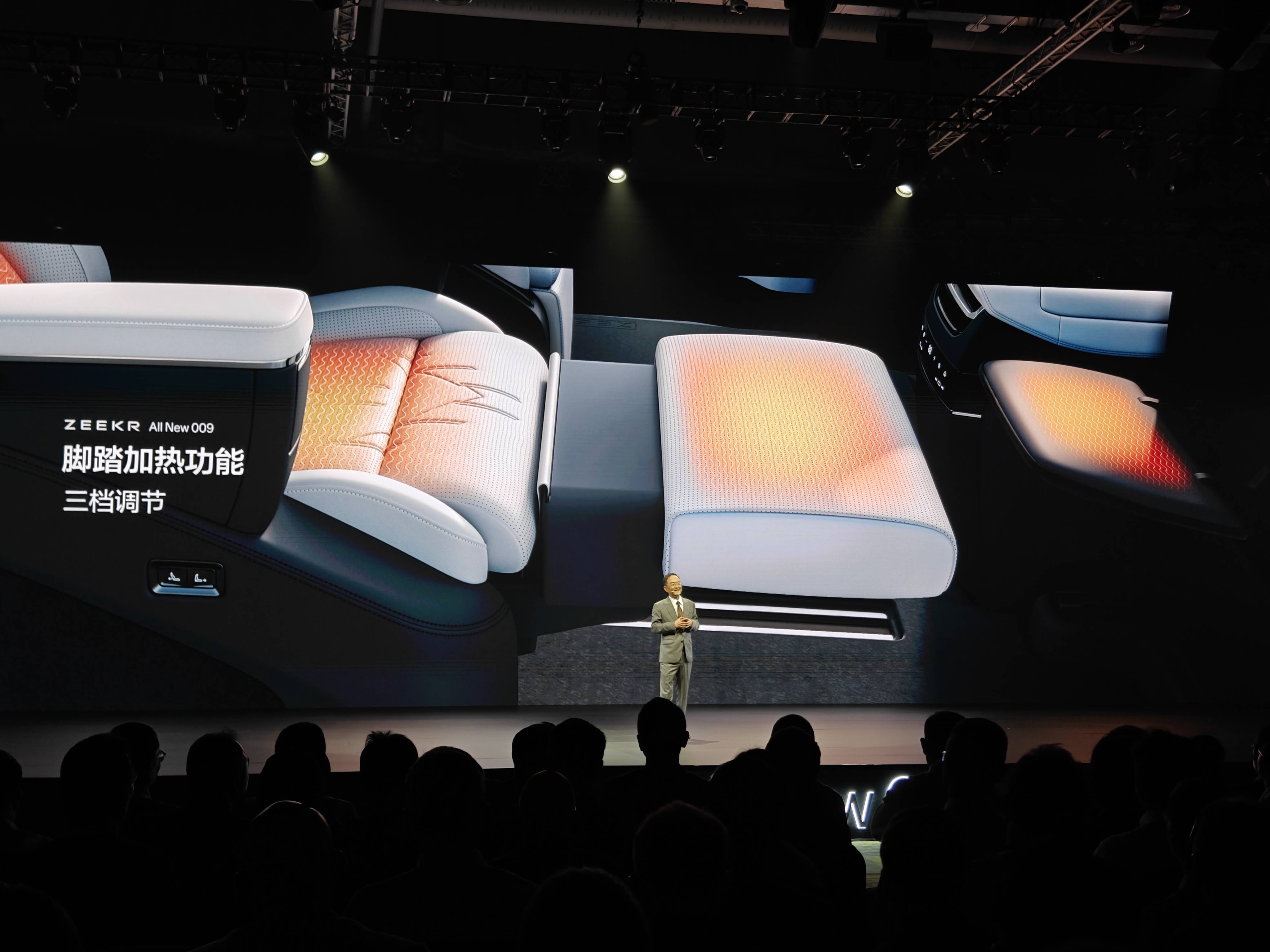 安聪慧说,踩在上面,就像在做热石理疗.