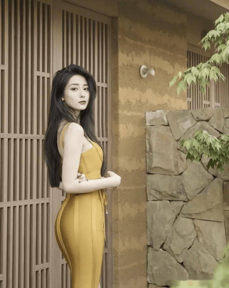mika dono,原名铃木美香,是一位来自日本的年轻女孩.