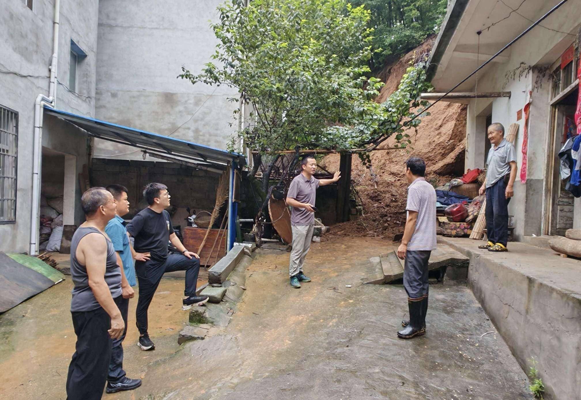 风雨砺初心 防汛急先锋——记陕西省自然资源厅驻商南县过风楼镇徐家