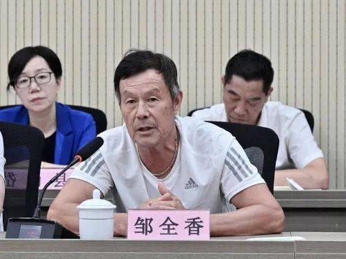 聚焦养老护理员队伍建设,市委书记何中伟这样强调