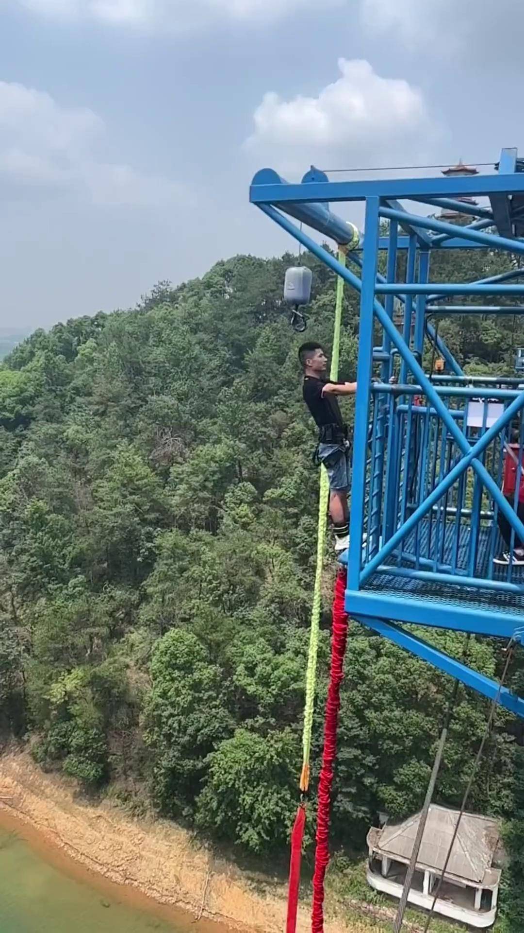 玉黛湖蹦极图片