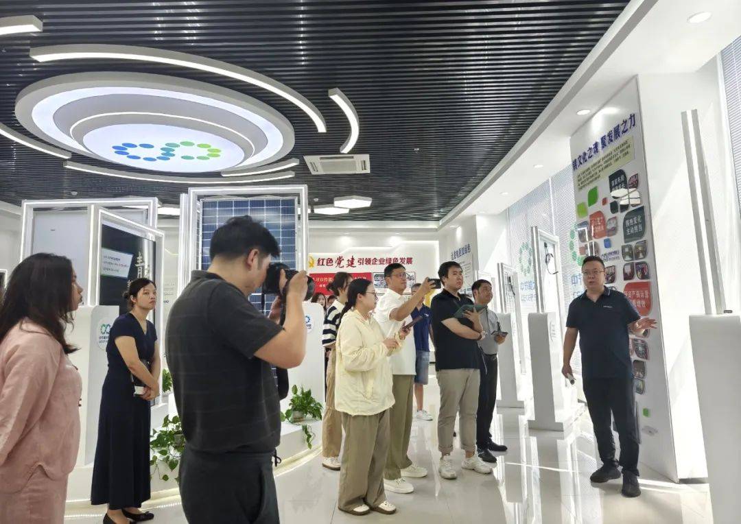 媒体关注|“向‘新’而行 提‘质’发展”镇江经济技术开发区媒体采风活动走进镇江公司_数字_创新_绿色