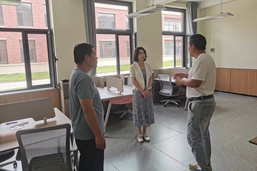 东丽湖街道走访调研锐华高级中学