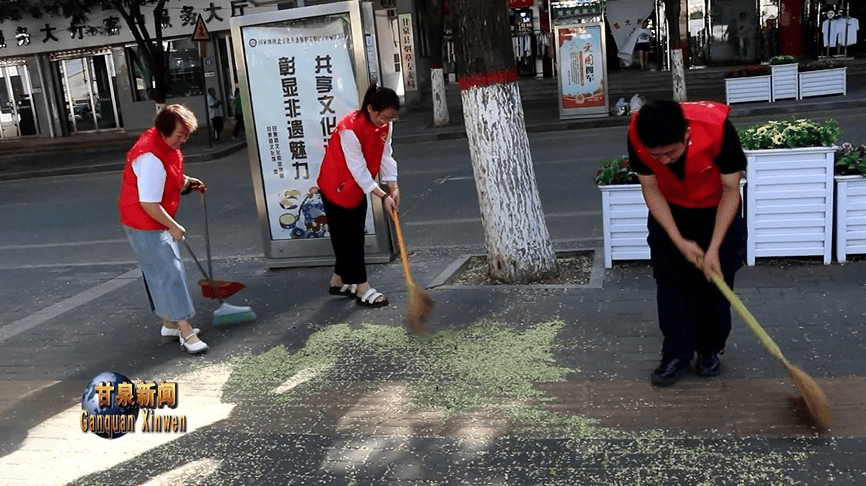 志愿者扫地图片图片