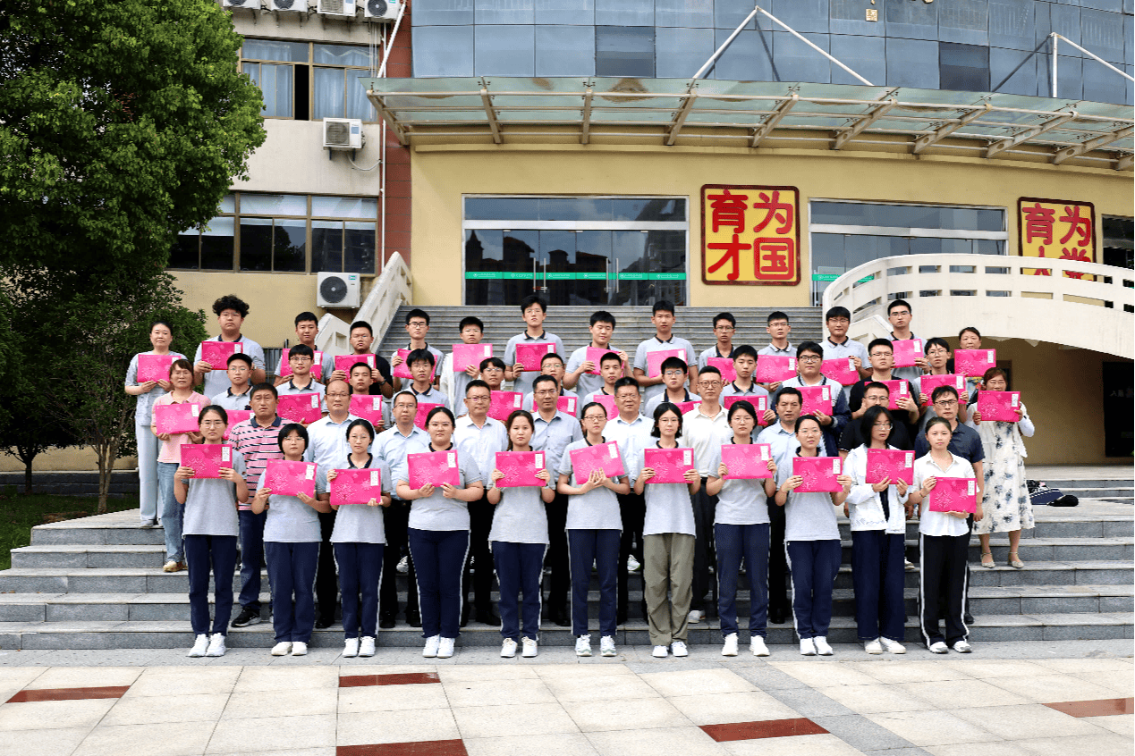 宿迁中学_宿迁中学2024届毕业生录取_苏州大学录取通知书颁发