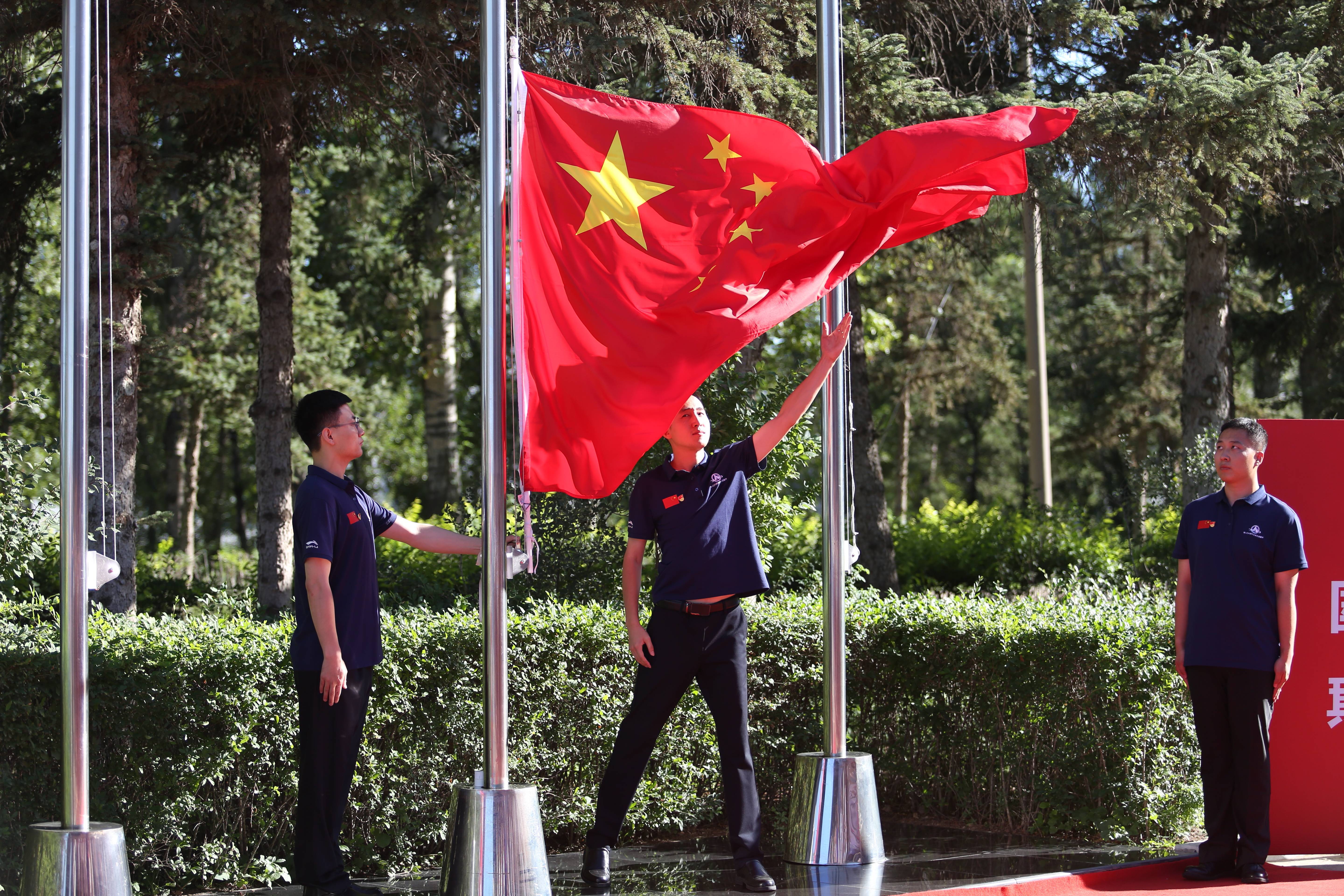 遨游太空的五星红旗来到中国航天科工六院