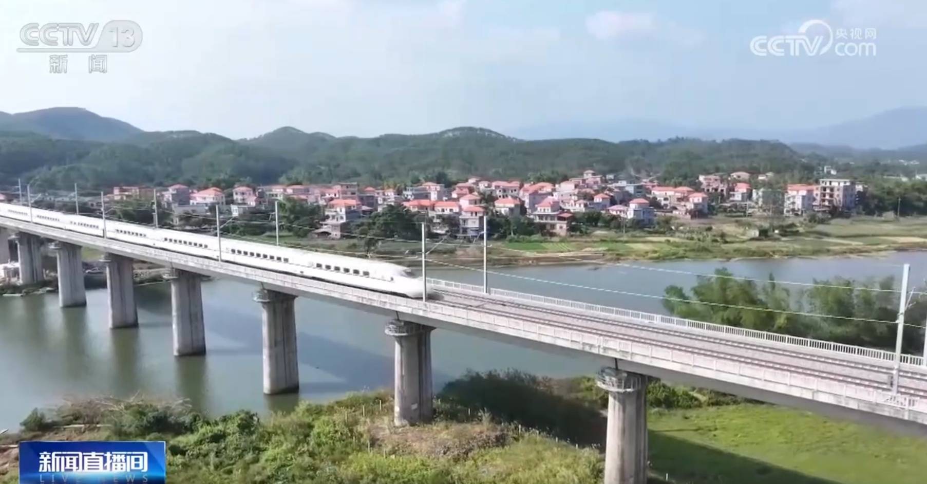在广西沿海,防城港至东兴市铁路是中越国际铁路通道的重要组成部分,防