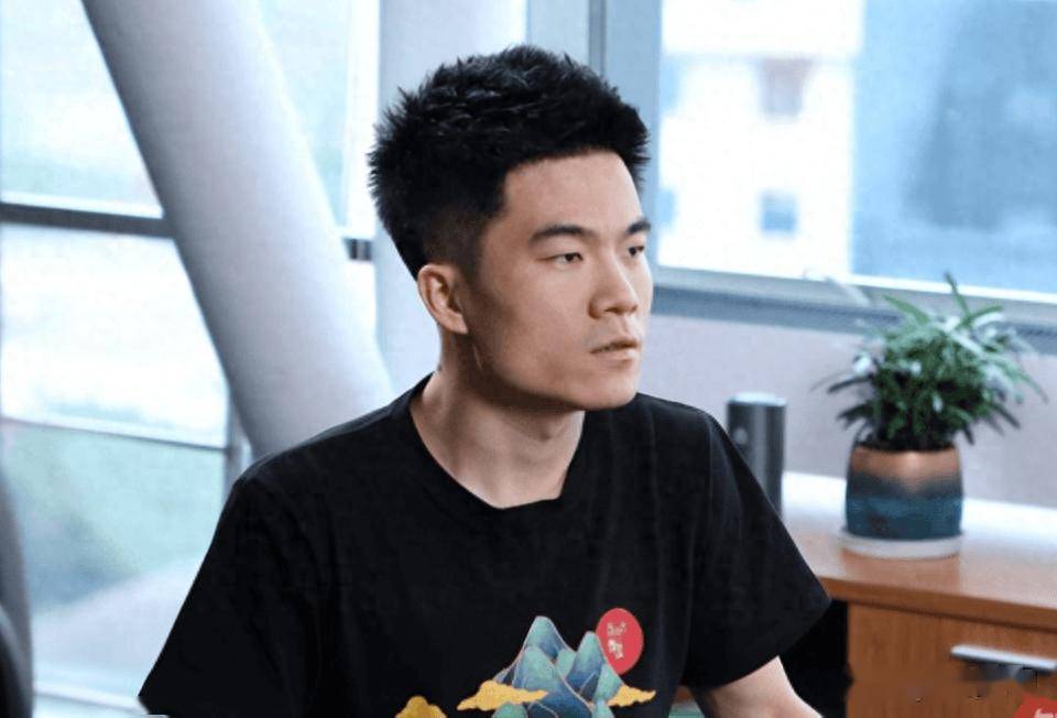企业如何应对董宇辉式的员工“单飞”？| 顶端财经创作者谈-董宇辉新东方简介