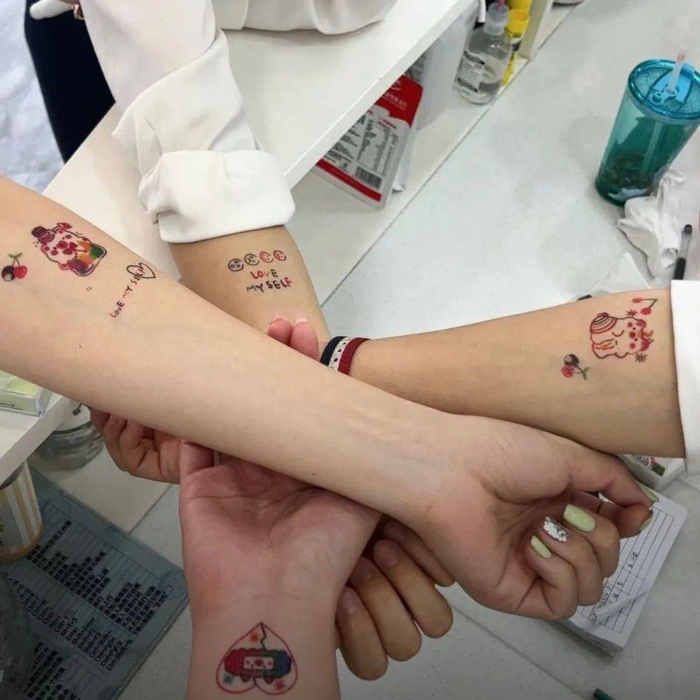 【多巴胺纹身贴】60张9.9元!丰富卡通图案!防水持久无毒,操作简单!