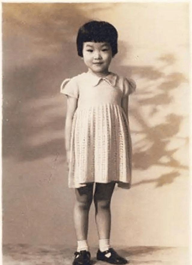 他巨婴,她巨累,几亿人却在磕他俩的糖