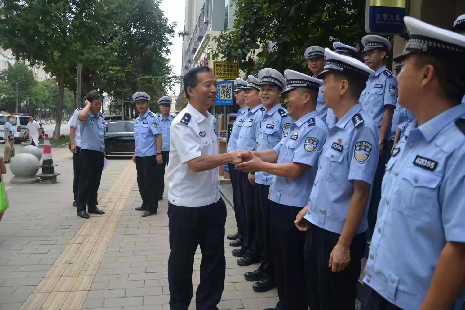 宝鸡市公安局领导深入渭滨大队开展战时送奖到一线走访慰问活动