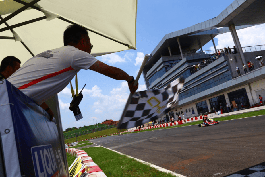 来佘山天马赛车场开卡丁车带你"飞"出酷爽新境界!