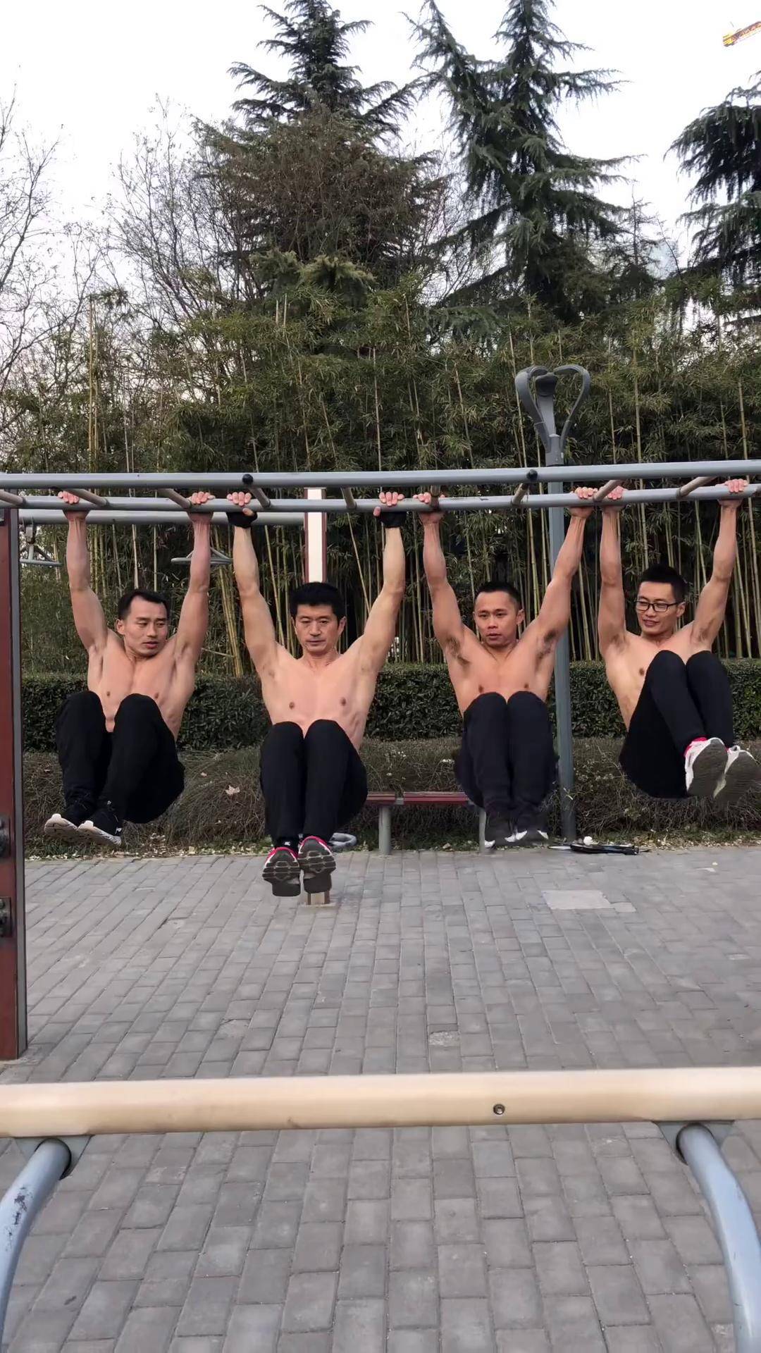 一组快速练出马甲线的动作,一组10到15个,6组!