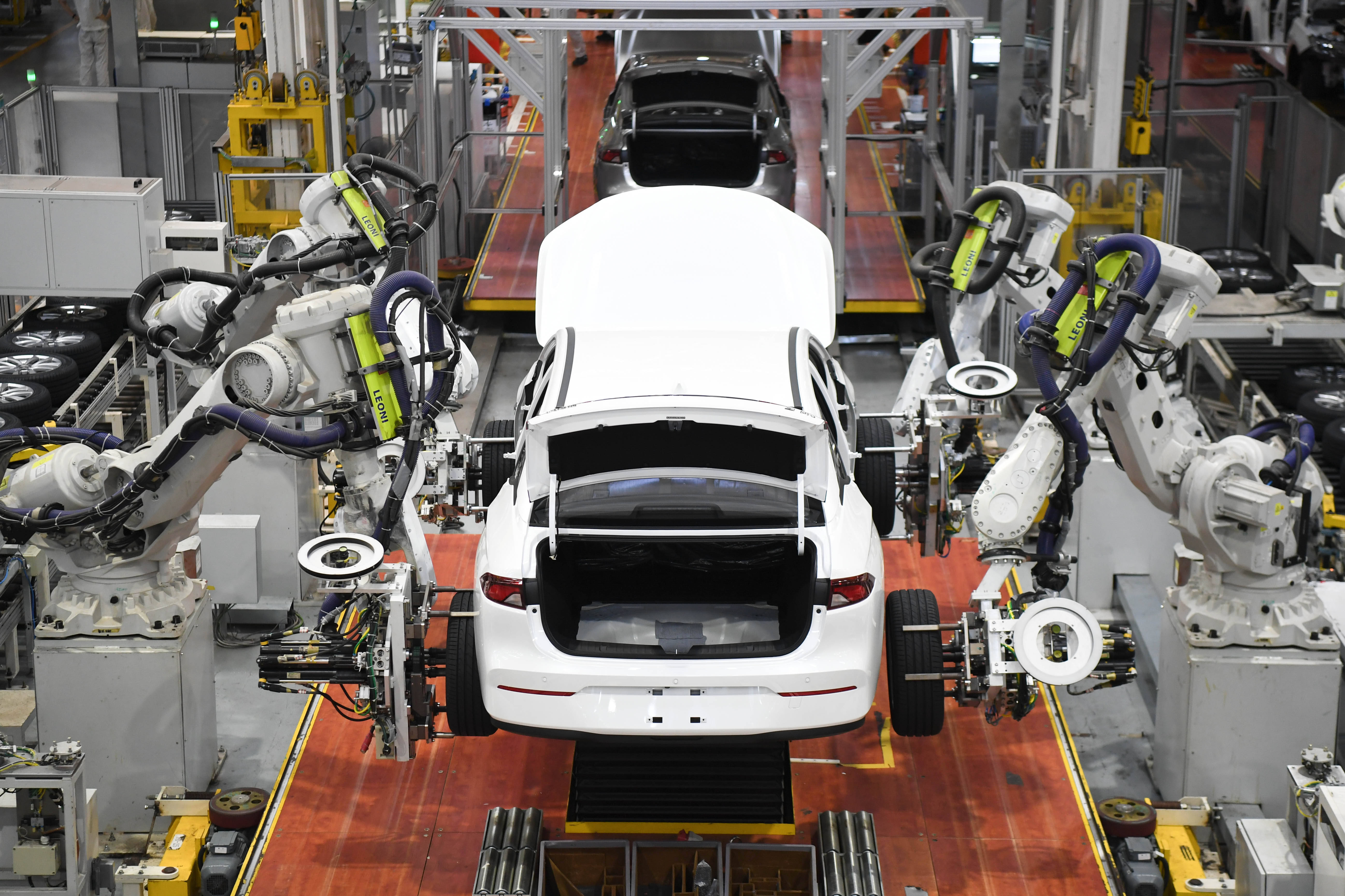 中方驳斥美财长"工业产能过剩"论