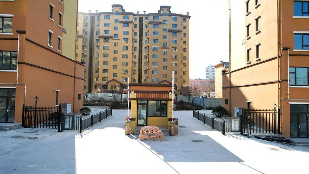 夷安大道西侧,配套丰富,距离全福元广场店,葛家庄市场,人民医院都不远