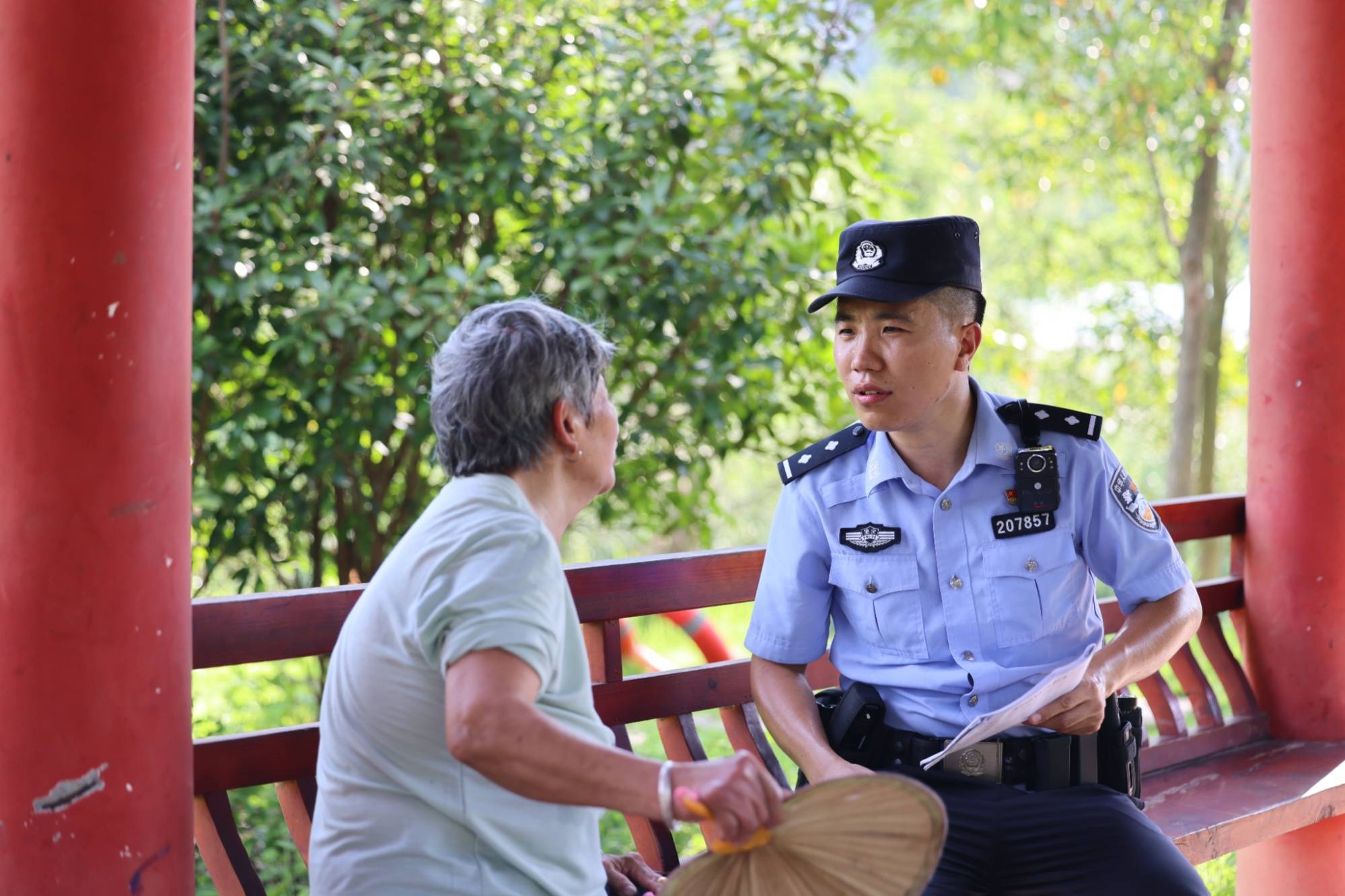 大足公安民警李鑫:戎装未卸 一心为民