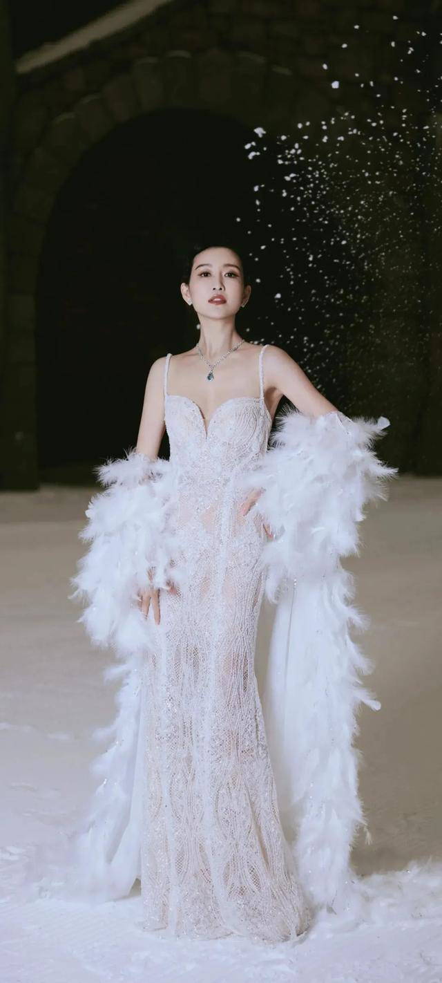 王鸥吊带透视裙简直人间尤物