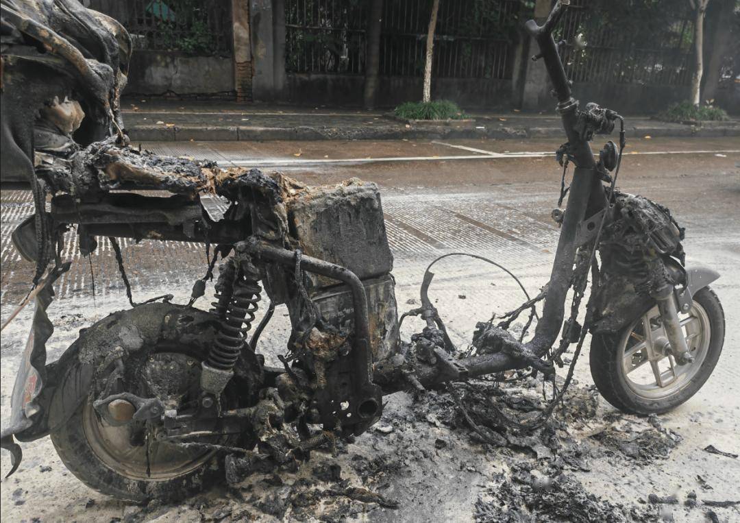 电动自行车电池爆炸图片