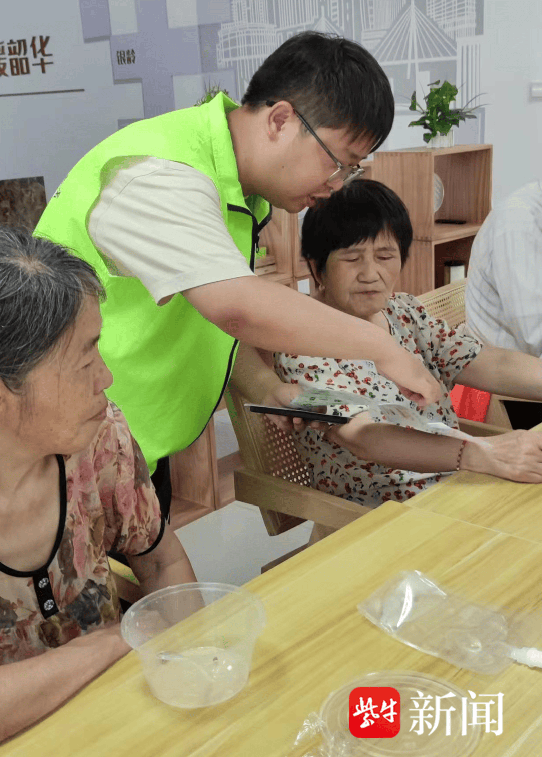 共赴"绿色之约"!常熟市碧溪街道滨江社区"小蜜蜂"课堂开讲啦